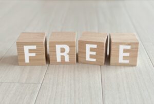 FREEの文字が書いたブロック