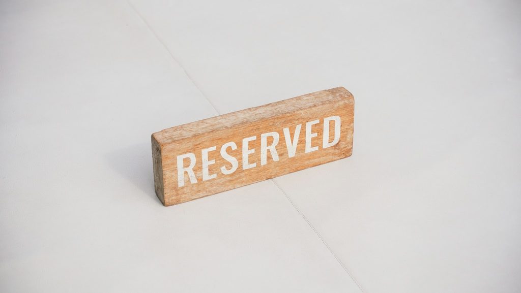 RESERVEDのプレート